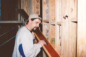 Testing the stud position for coplanar alignment, to achieve perfectly flat framing for walls